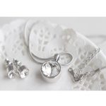  Kreisförmiges Schmuckset, verziert mit Swarovski-Kristallen