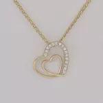 Herzförmiger Anhänger aus 14-karätigem Gold mit Kristallen