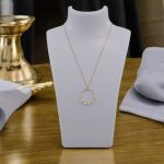 14k Goldhalskette mit Kreisanhänger und Perlverzierung