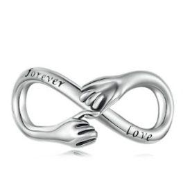 Ezüstcharm, végtelen ölelés