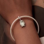 Ezüst charm, bagoly világító kővel