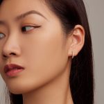 Ezüst karikafülbevaló kristályokkal