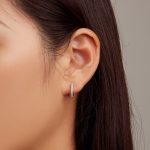 Ezüst karikafülbevaló kristályokkal