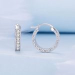 Ezüst karika-fülbevaló kristályokkal