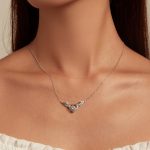 Ezüst női nyaklánc szárnyas szívvel