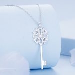 Ezüst női nyaklánc kulcsmedállal