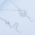 Ezüst női nyaklánc kulcsmedállal