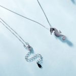 Ezüst női nyaklánc csikóhalmedállal