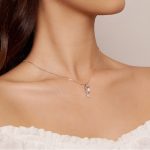 Ezüst női nyaklánc csikóhalmedállal