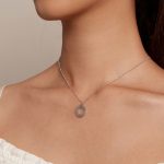 Ezüst női nyaklánc csillogó medállal