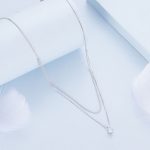 Ezüst női nyaklánc virágmedállal