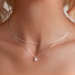 Ezüst női nyaklánc virágmedállal