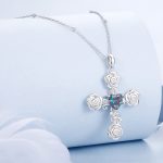 Ezüst női nyaklánc rózsás kereszttel