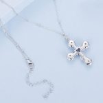 Ezüst női nyaklánc rózsás kereszttel