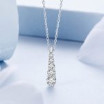 Ezüst női nyaklánc cseppformájú medállal