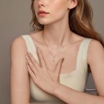 Ezüst női nyaklánc cseppformájú medállal