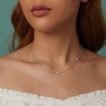 Ezüst női nyaklánc virágokkal