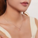 Ezüst női nyaklánc narancsszín medállal