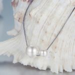 Ezüst nyaklánc fehér gyöngyökkel