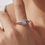 Ezüstgyűrű kristállyal, nyitott