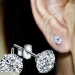  Silberne Ohrringe mit weißem Zirkonia-Stein