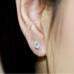  Silberne Ohrringe mit weißem Zirkonia-Stein