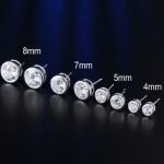  Silberne Ohrringe mit einem runden Zirkonia-Stein