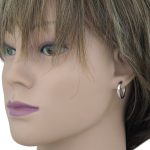 Silberne Creolen mit farbigen Kristallen