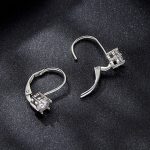 Ezüst karika-fülbevaló moissanitkristállyal