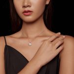 Ezüst női nyaklánc lóheremedállal