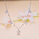 Ezüst nyaklánc moissanitkristállyal