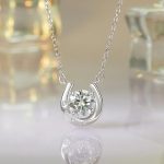 Ezüst nyaklánc patkómedállal