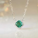 Ezüst nyaklánc rombuszmedállal