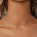 Ezüst nyaklánc rombuszmedállal