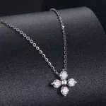 Ezüst nyaklánc virágmedállal