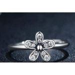 Steinring mit Blumenmuster, 6