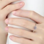 Kleiner Silberring mit Blumen, Rosa, 7