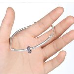  Silberner Ringanhänger, verziert mit Kristallsteinen, lila