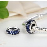  Silberner Ringanhänger, verziert mit Kristallsteinen, blau