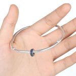  Silberner Ringanhänger, verziert mit Kristallsteinen, blau