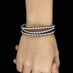  Geflochtenes dreifaches Lederarmband, Schwarz-Weiß
