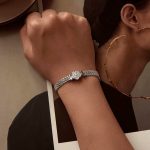 Ezüst karkötő rózsával és kristályokkal, 17 cm