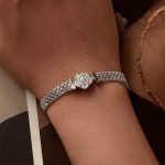 Ezüst karkötő rózsával és kristályokkal, 19 cm