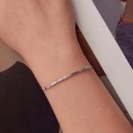 Ezüst karkötő vintage stílusban