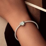 Ezüstcharm, szív pillangóval