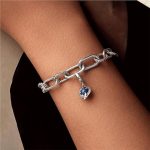 Ezüstcharm, földgömb repülővel