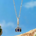 Ezüstcharm, fényképezőgép