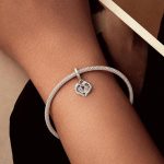 Ezüstcharm, babatalp szívvel