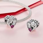 Ezüstcharm, anya és fia