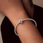 Ezüstcharm, anya és lánya